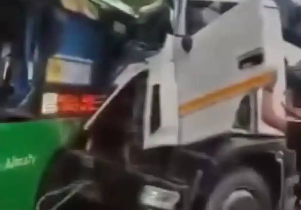 Алматыда ірі жол-көлік апаты болып, 23 адам зардап шекті