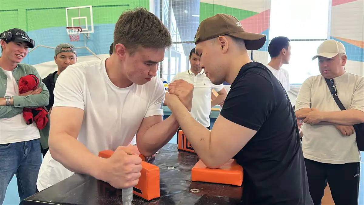 Астанада қол күресінен ашық турнир өтті