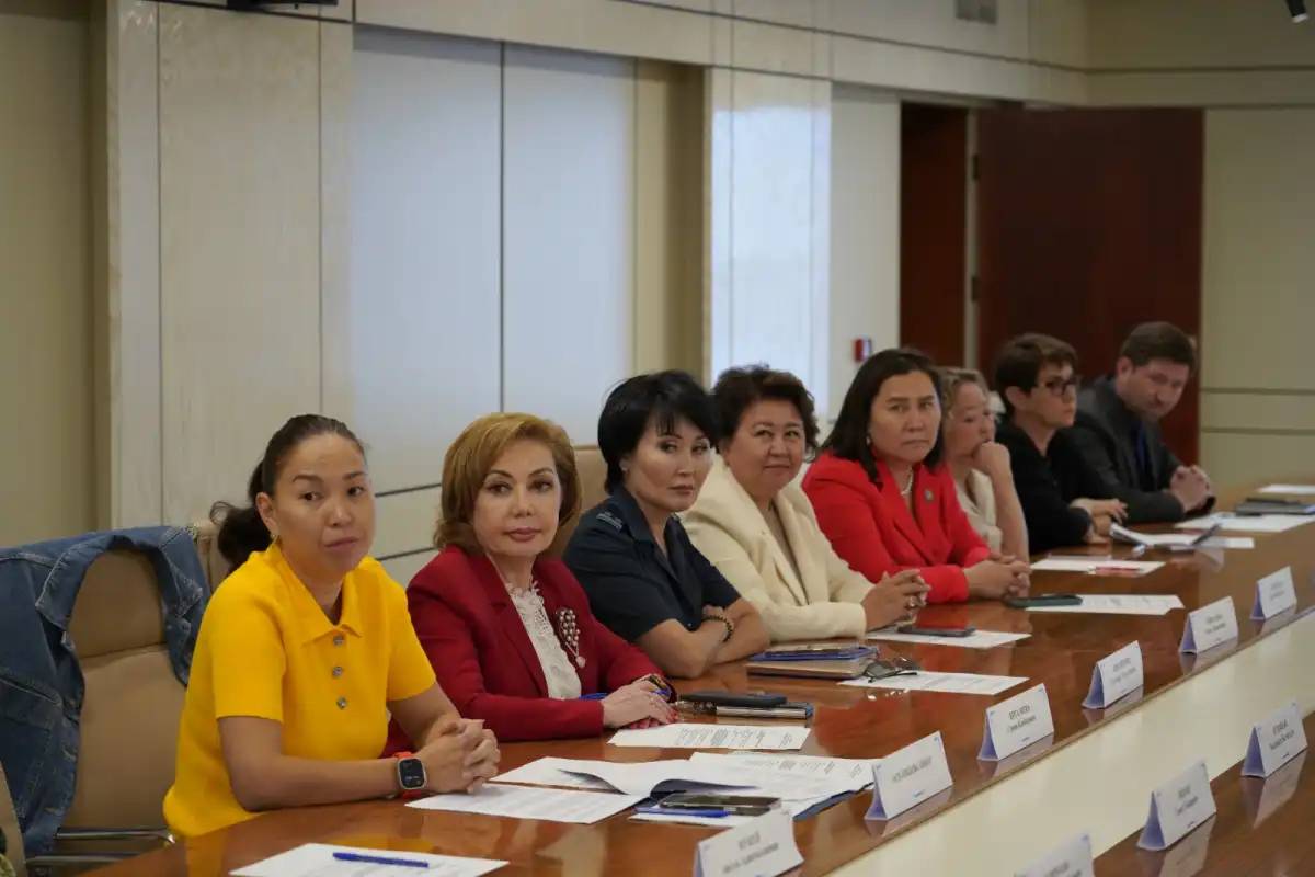 Астанада Әйелдер істері және отбасылық-демографиялық саясат жөніндегі комиссия отырысы өтті