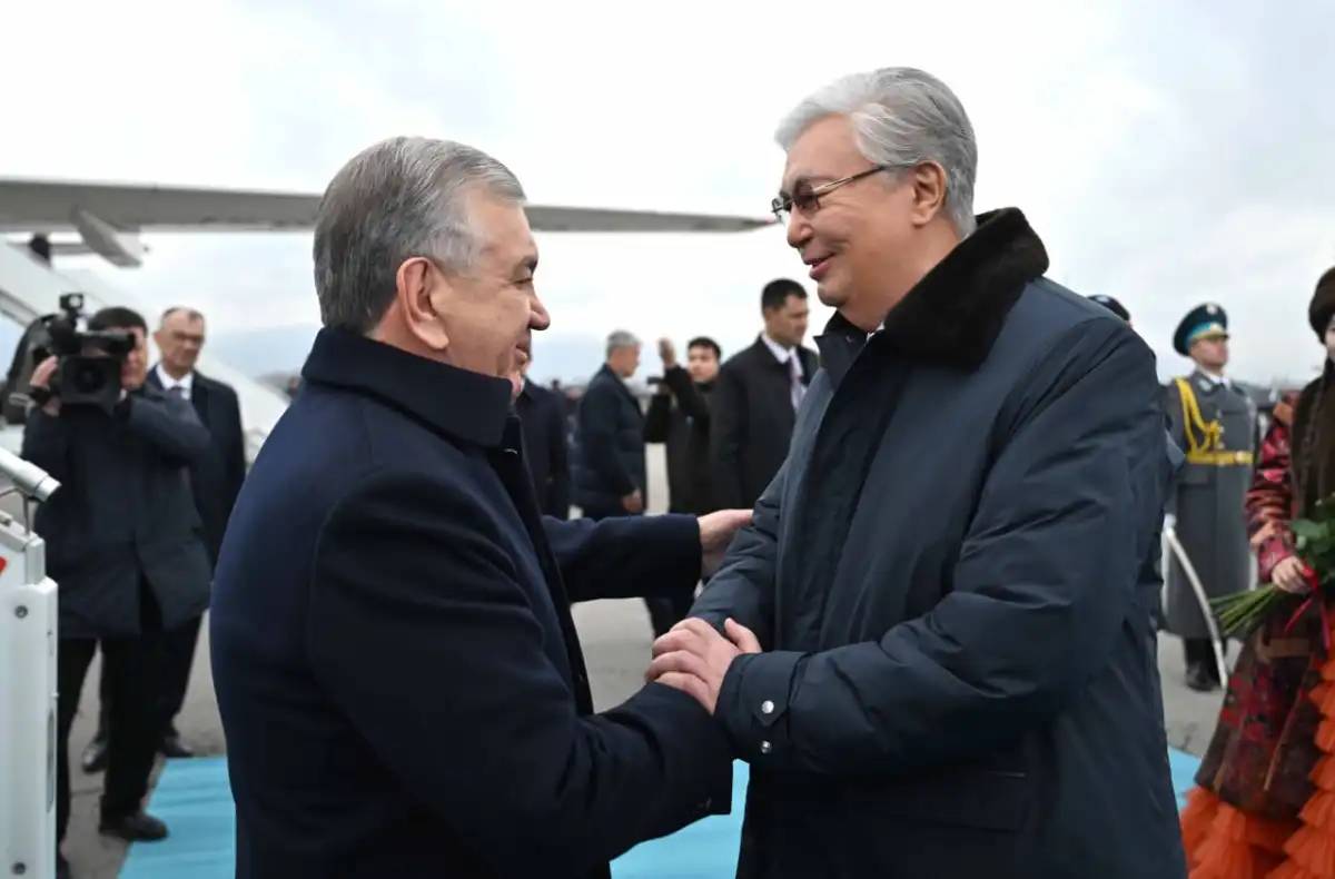 Президент Шавкат Мирзиёевті әуежайдан қарсы алды