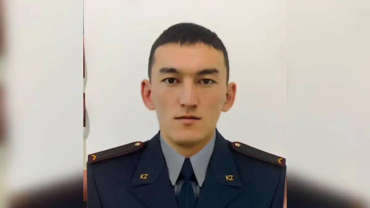 Елордада әскери қызметкер көпірден секірмекші болған ер адамды құтқарып қалды