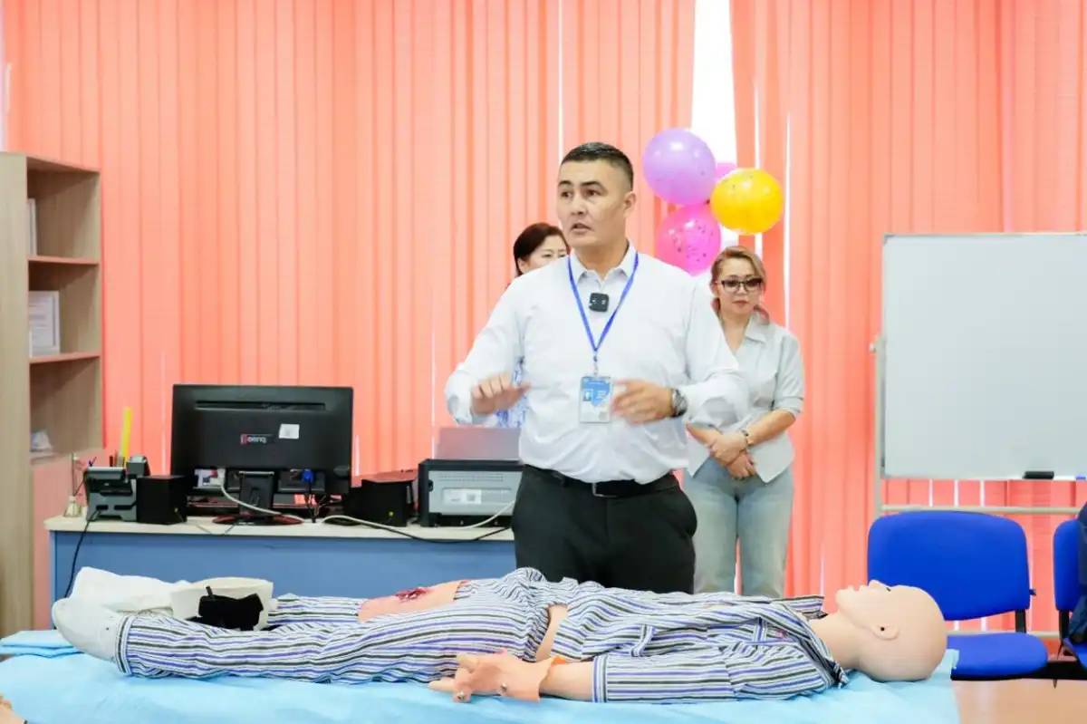 «Құтқару дағдысы – балалық шақтан»: Астанада оқушыларға алғашқы көмек көрсетуді үйретті