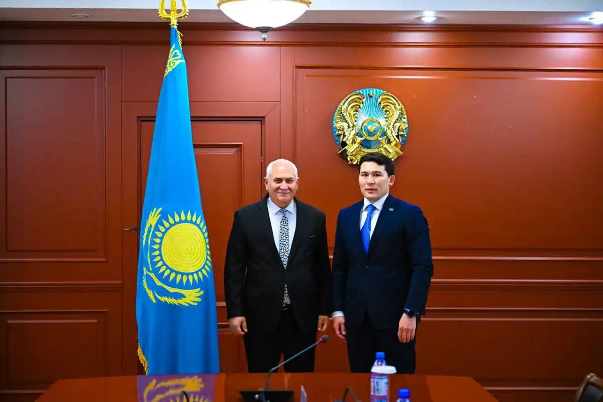 Ербол Мырзабосынов Халықаралық ауыр атлетика федерациясының басшысымен кездесті