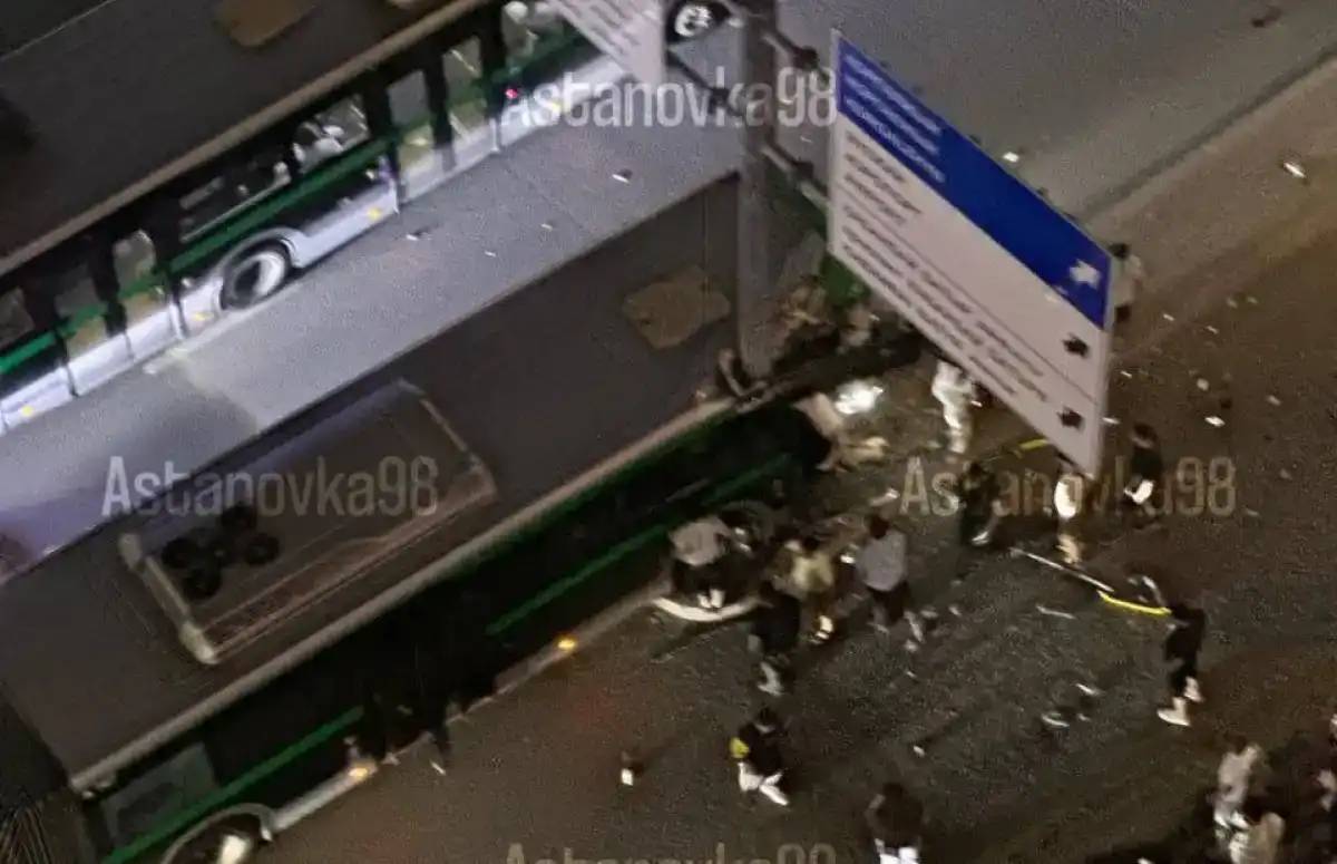 Астанадағы автобус апаты: Бір жолаушы аяғынан айырылды