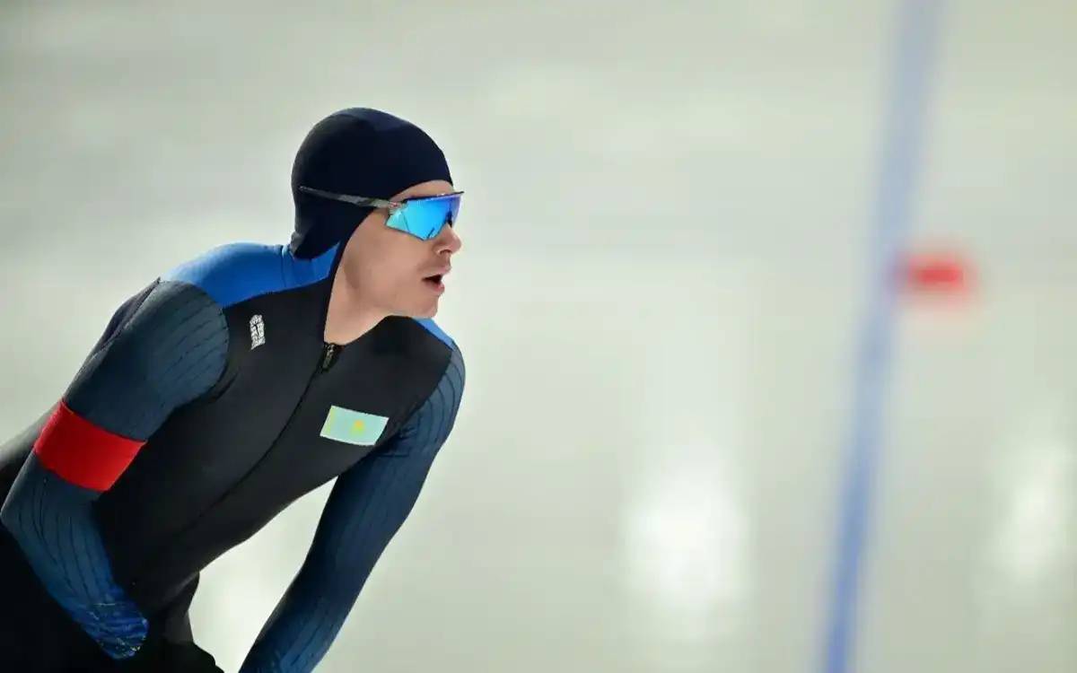 Евгений Кошкин конькимен жүгіруден әлем кубогы кезеңінде алтыннан алқа тақты