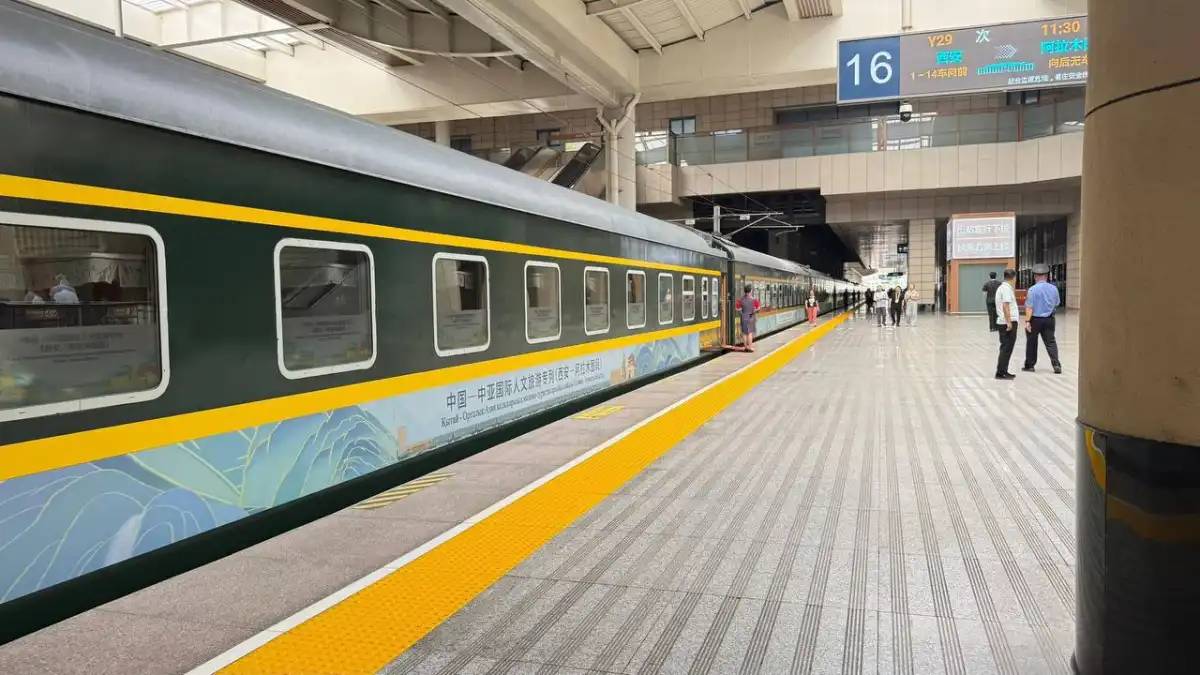 «Сиань-Алматы» бағыты бойынша алғашқы туристік пойыз сапарға аттанды