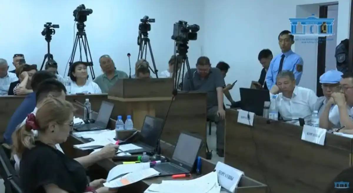 «Ешқандай да бандит емеспін»: айыпталушы өзін «хуторский» деп таныстырмағанын айтты