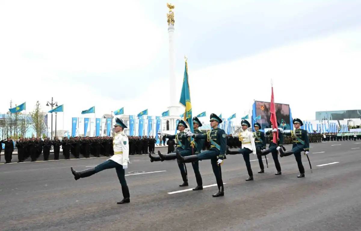 Астанада Жеңістің 80 жылдығына арналған әскери парад басталды