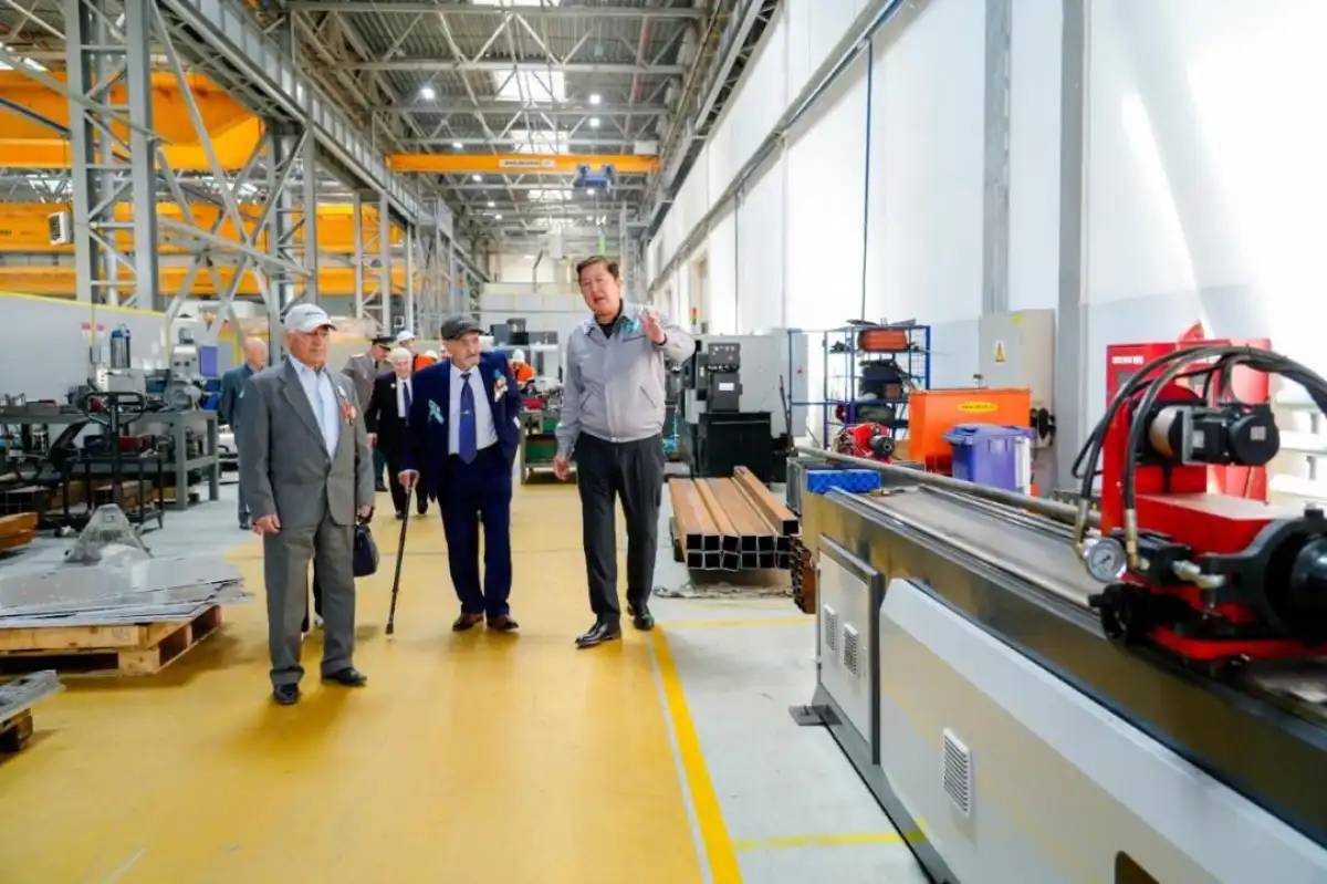 Астаналық тыл еңбеккерлері әскери техникалар шығаратын зауытты аралады