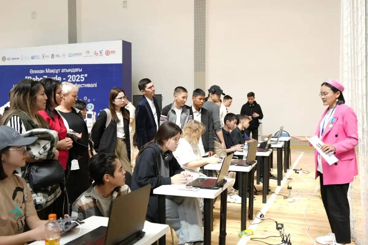 RoboZerde-2025: Астанада Әлихан Мақсұт атындағы I халықаралық робототехника фестивалі өтіп жатыр