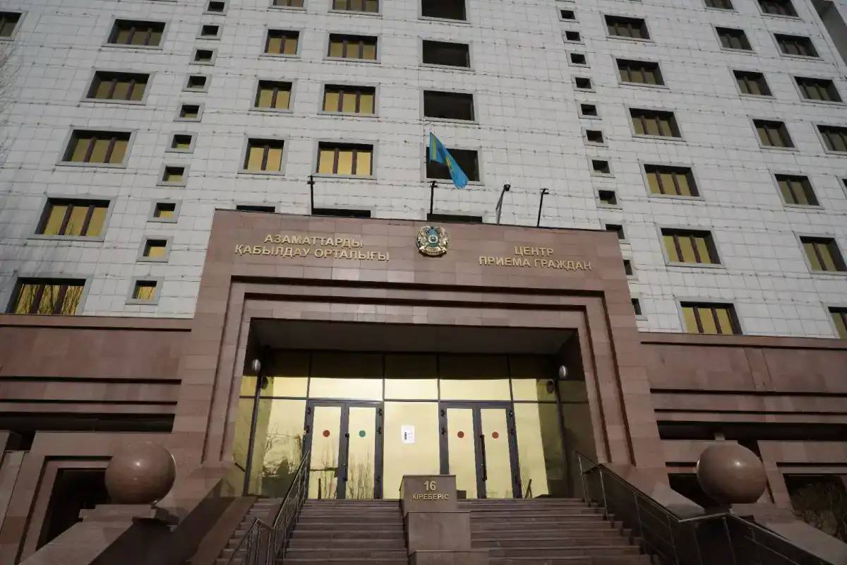 Астанадағы Министрліктер үйінің жанында жаяу жүргіншіні көлік қағып кетті