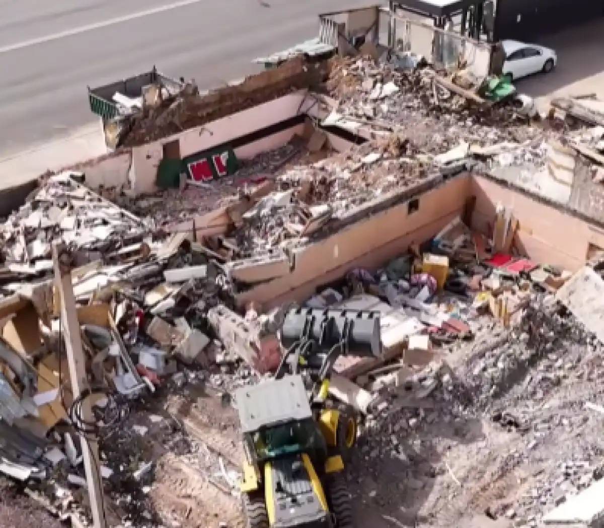 Астанада тозығы жеткен үйлер мен ескі сауда нысандары сүріліп жатыр