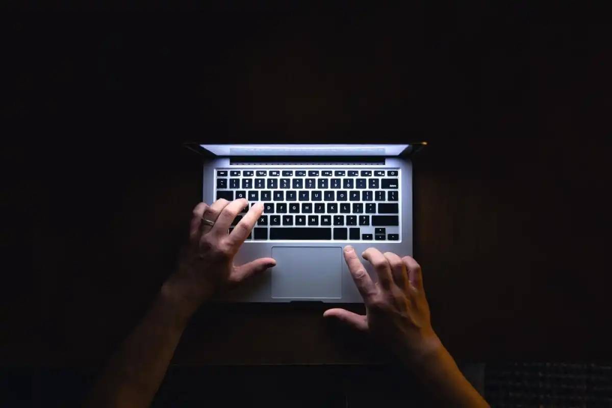 Алматылық танысу сайтында қызбен танысамын деп, басы бәлеге қалды