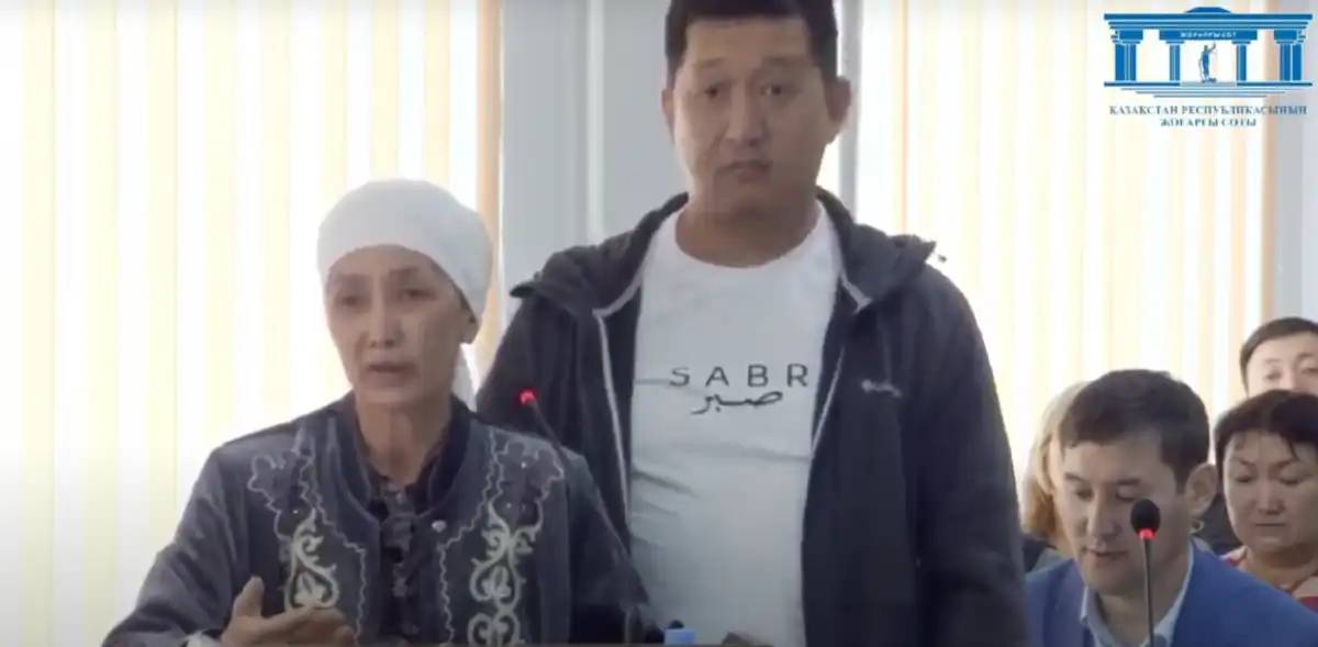 «Шерзат біреуді ұрып қойды, Нұрқанатты оятып жібер»: сотта Шерзаттың әжесі оқиға туралы айтты