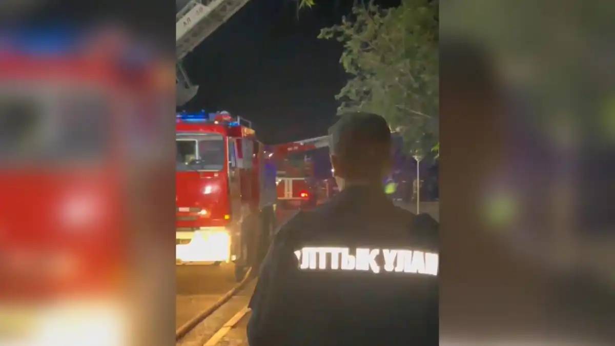 Ұландықтар жанып жатқан үйден тұрғындарды құтқарды