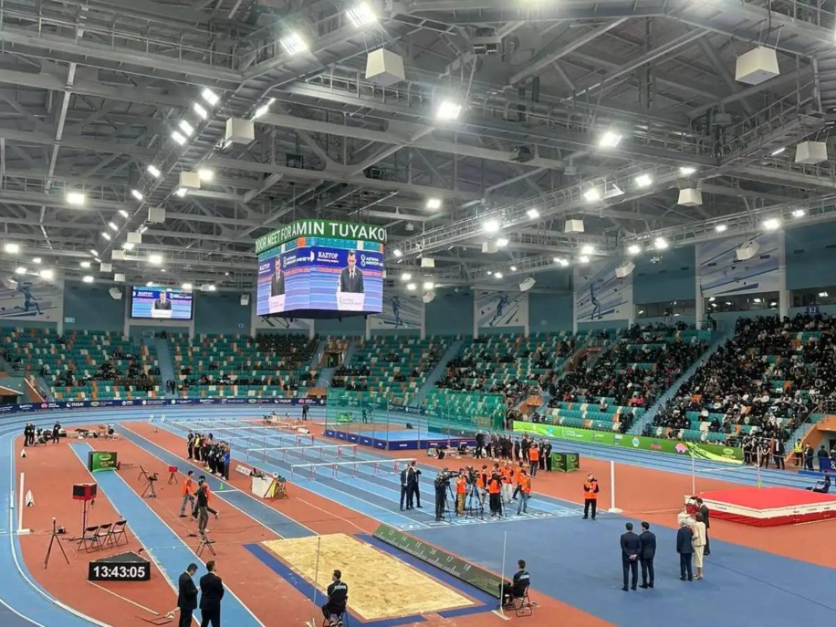 Елордада жанкүйерлер турнирден соң спорт кешенін жинады