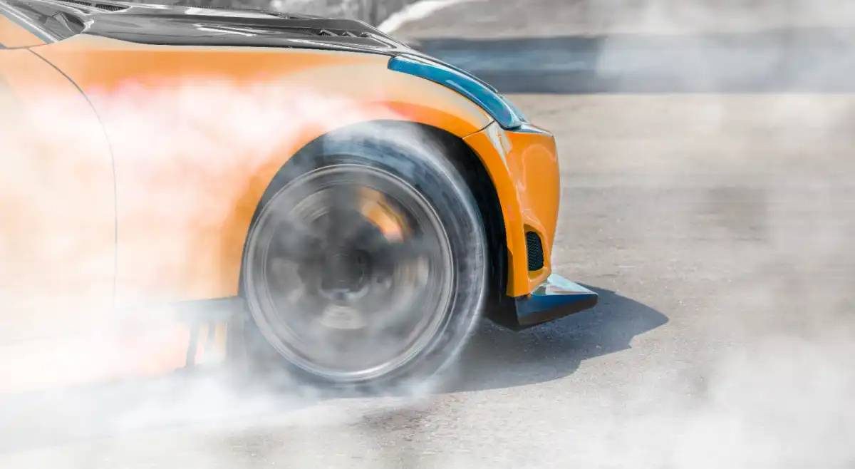 Елордада дрифт жасаған 12 көлік жүргізушісі жазаланды