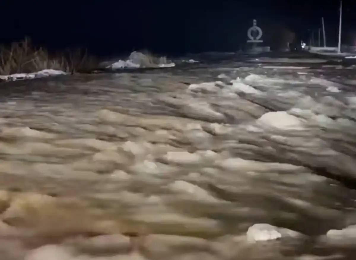 Ақмола облысында жүздеген құтқарушы су тасқыны салдарымен күресіп жатыр