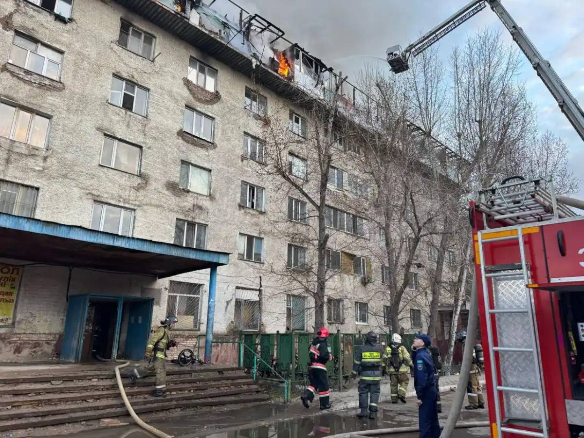 Елордада алты қабатты жатақханада өрт шықты