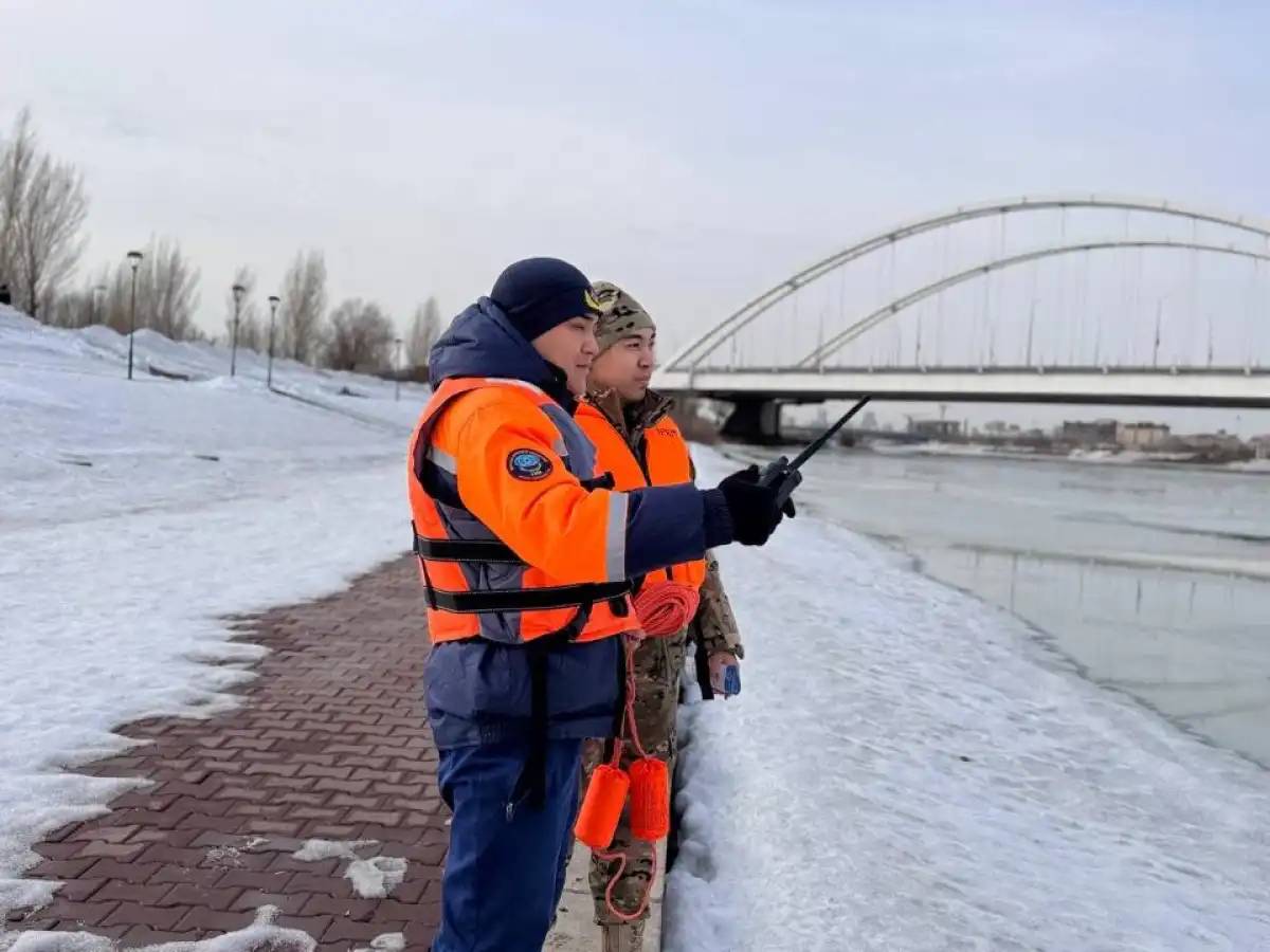 Есіл өзенінде мұздың еруі: елордалық құтқарушылар үндеу жасады