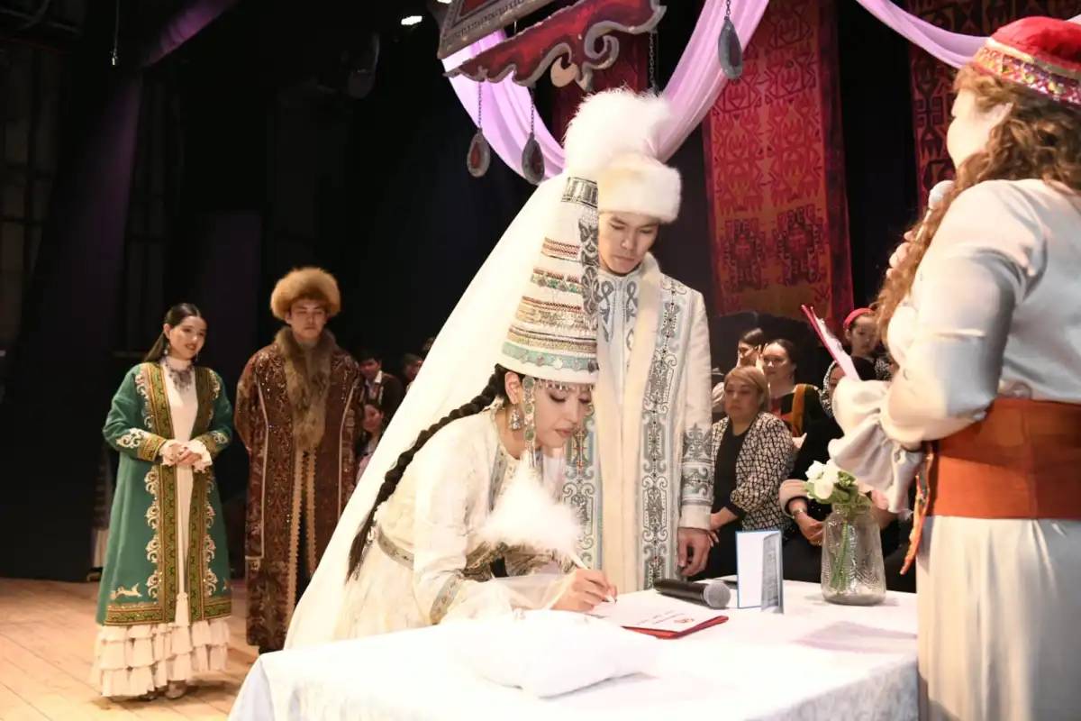 Астанада музыкалық жас көрермен театрында табысқан он алтыншы жұп шаңырақ көтерді