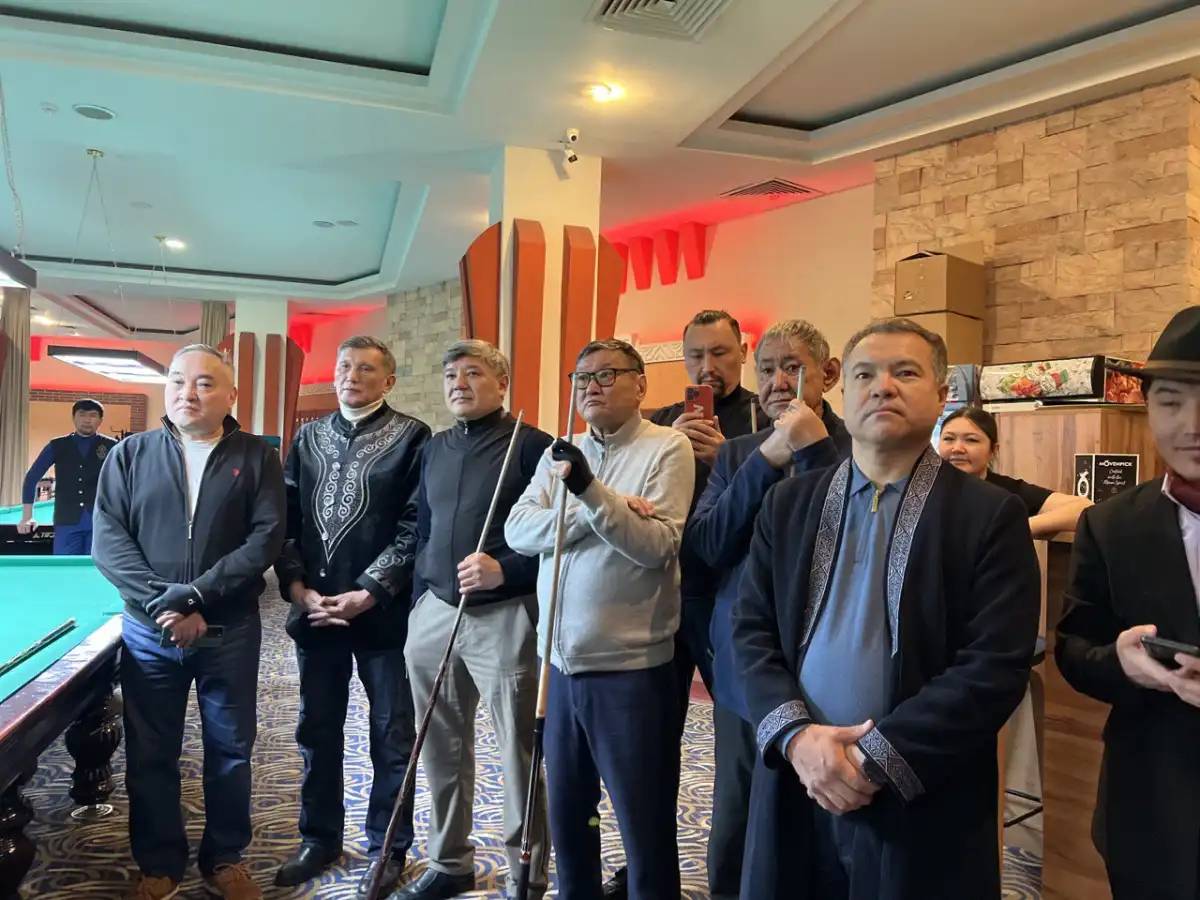 Елордада зиялы қауым өкілдері мен журналистер арасында бильярдтан турнир өтіп жатыр