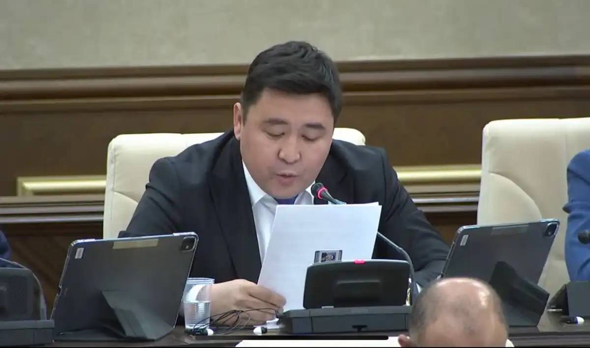 «Бұған кім сенеді»: депутат Нартай Сәрсенғалиев жұмыссыздық статистикасын жалған деп сынады