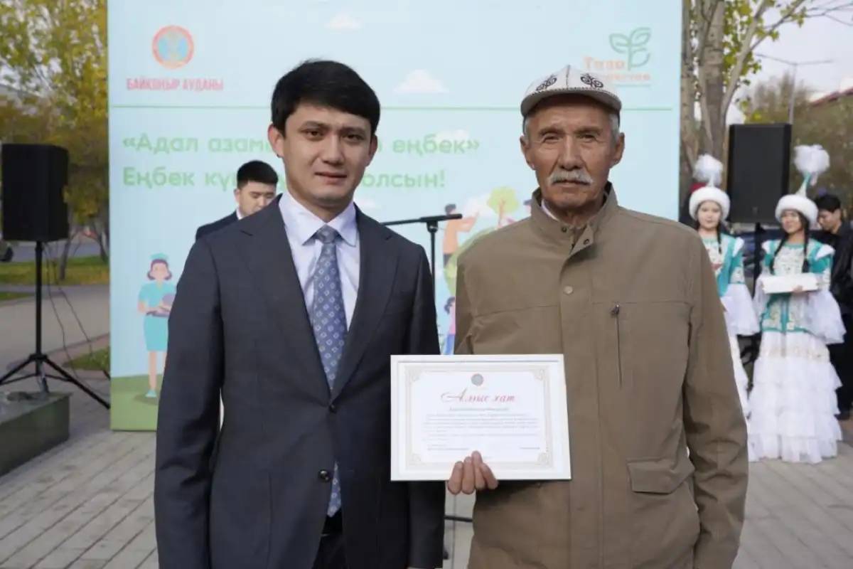 Астанада Еңбек күні қарсаңында коммуналдық қызметкерлерге құрмет көрсетілді