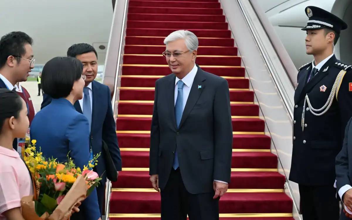 Президент ШЫҰ саммитіне қатысу үшін Тяньцзинь қаласына барды