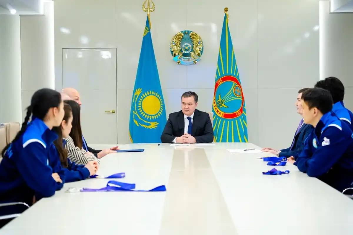 Жеңіс Қасымбек IX қысқы Азия ойындарында медаль алған спортшылармен кездесті