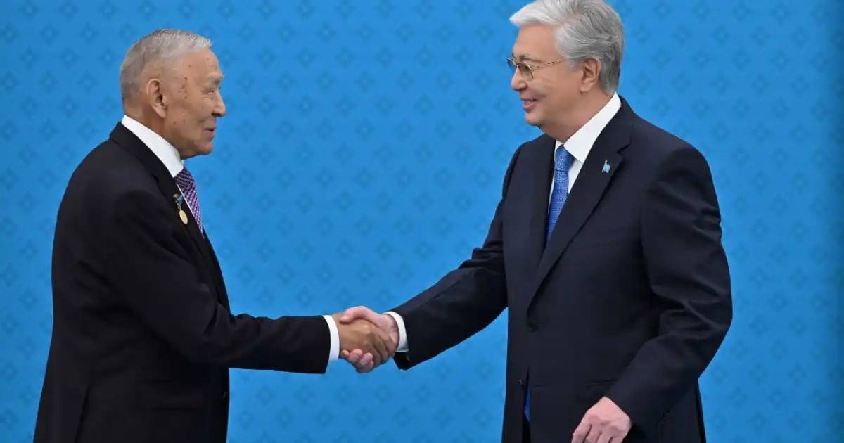 Қасым-Жомарт Тоқаев отандық медицинаны дамытуға елеулі үлес қосқан сала мамандарын марапаттады