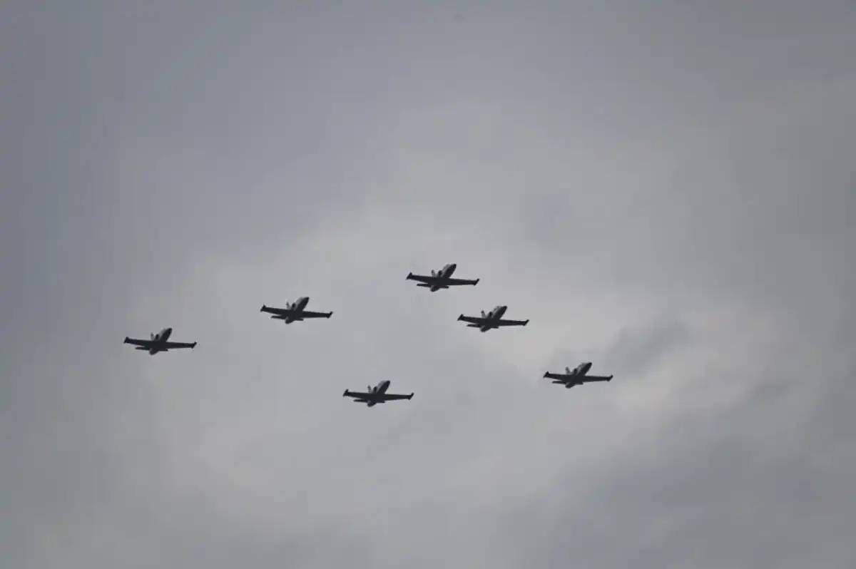 Жеңістің 80 жылдығы: Қарағандыда әскери авиация жаттығулары өтіп жатыр