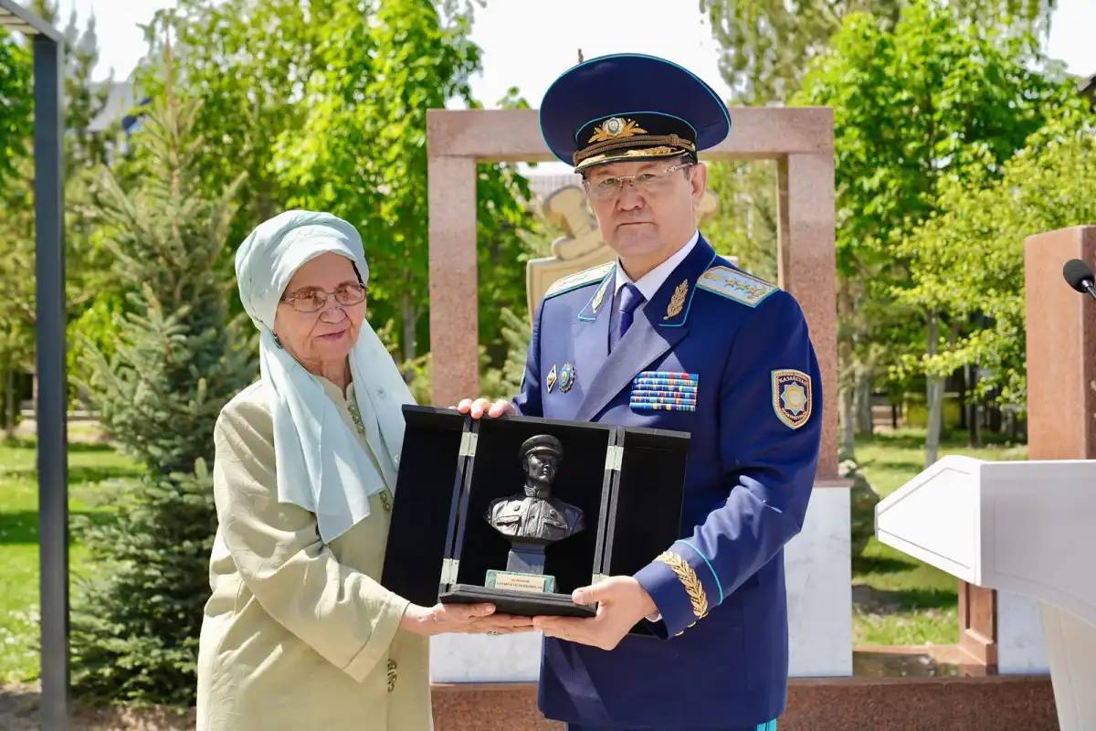 Бауыржан Момышұлының туған жерінде ескерткіш тақта ашылды