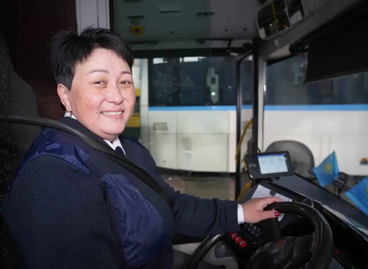 «Автобус жүргізу – асыл арманым болды»: нәзік жанды астаналық жүргізушімен сұхбат