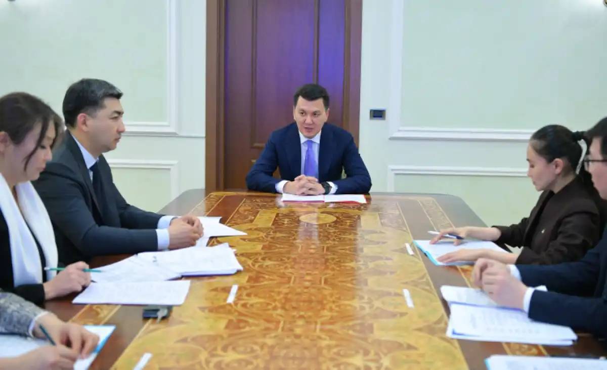 Ерлан Қарин балалардың қауіпсіздігін қамтамасыз етуге қатысты жиын өткізді