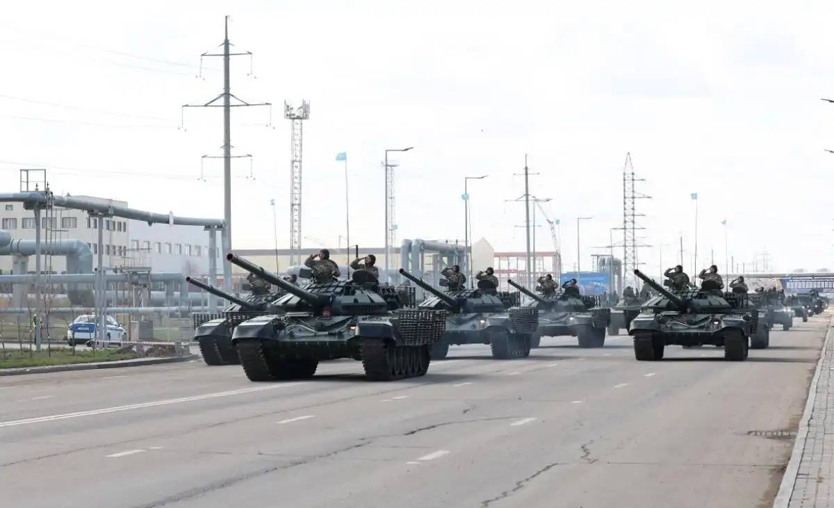 Қорғаныс министрі әскери шеруге дайындықты тексерді