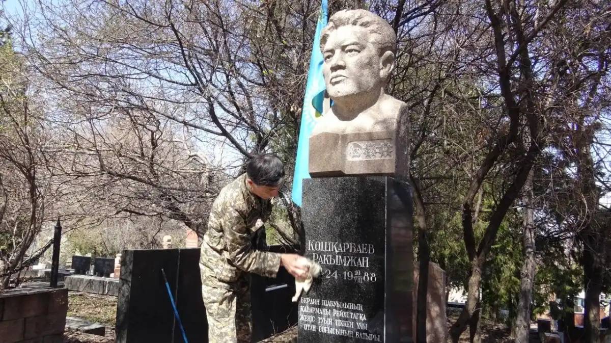 «Жеңіске 100 күн» акциясы: Алматыда соғыс қаһармандарын еске алды