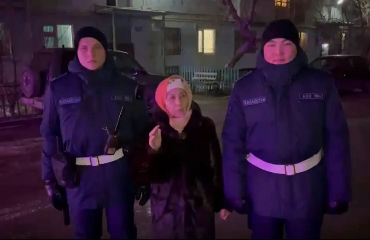 Ұлттық ұланның офицері көпқабатты үйдегі өрттің алдын алды