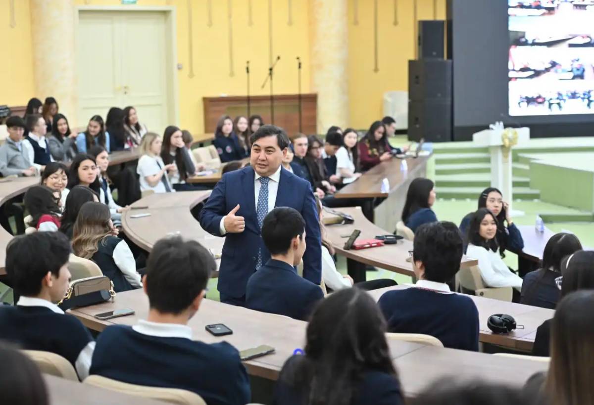 Дархан Жазықбай елорда жастарымен кездесті