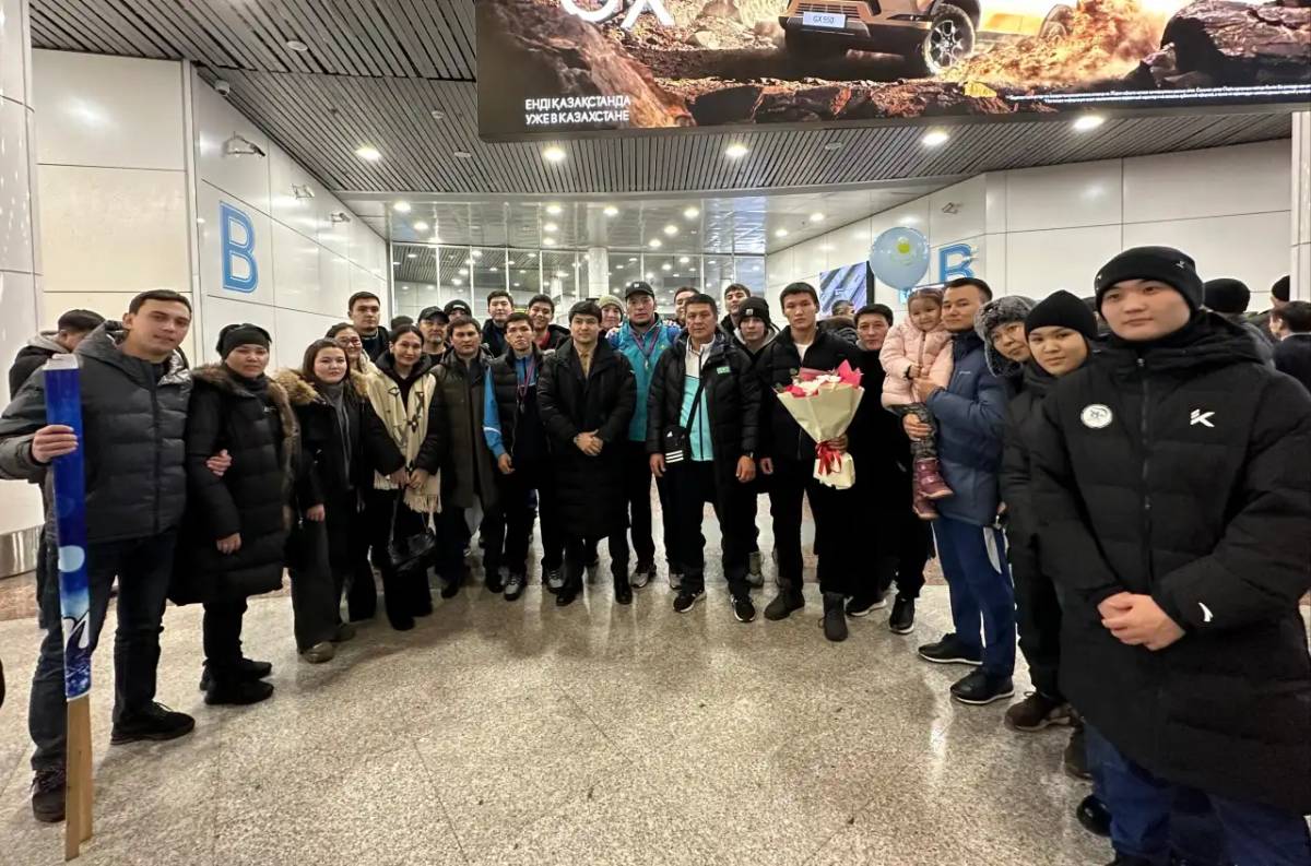 Елордалықтар бокстан Азия чемпионатының жүлдегерлерін күтіп алды