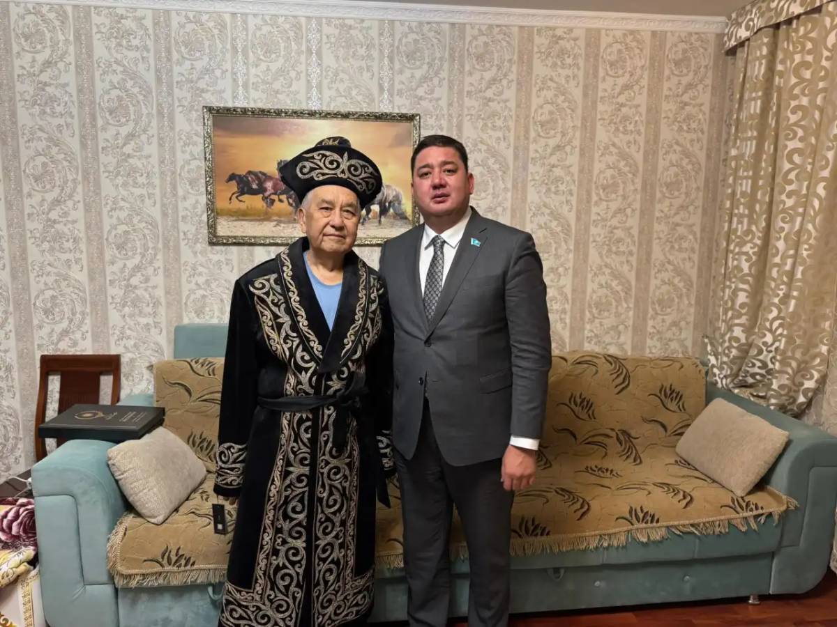 Ерлан Каналимов мәслихаттың II және III шақырылымдарының депутатын мерейтойымен құттықтады