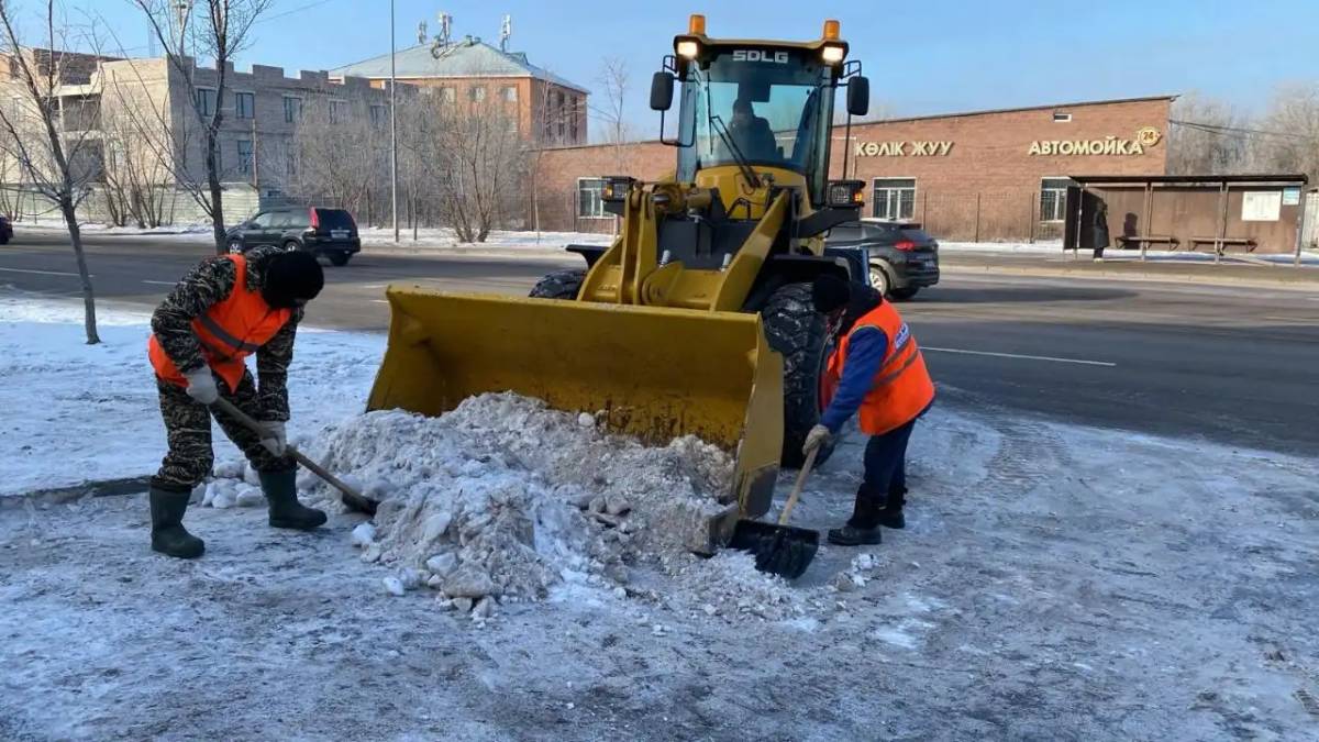 Астанада қар күреу жұмыстарына 2 700-ден астам жол жұмысшысы шықты