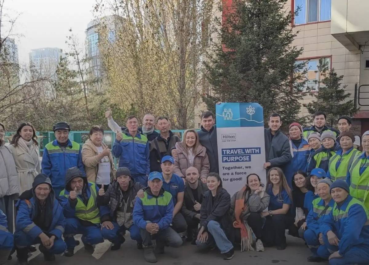 Меценаттар коммуналдық қызметкерлерге түскі ас, тәттілер мен ыстық шай таратты