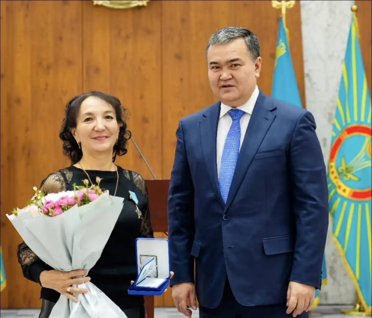 Астана қаласы әкімі қос басылымның қызметкерлерін марапаттады
