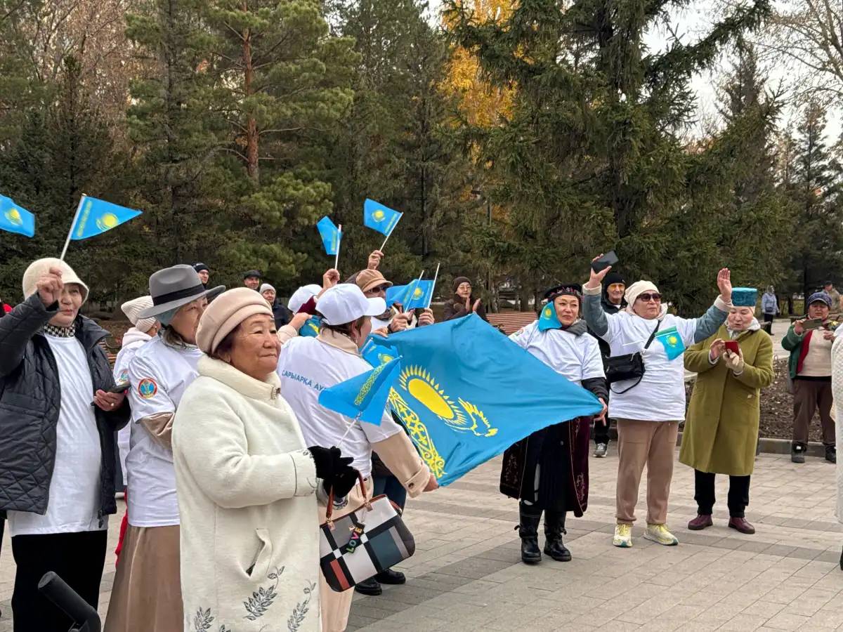 Астананың “Сарыарқа” ауданында Республика күніне орай кең ауқымды мерекелік флешмоб өтті