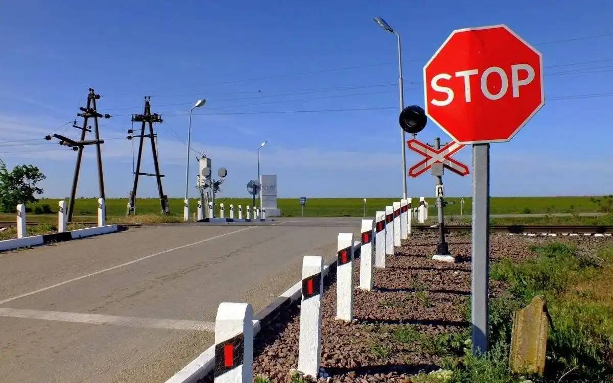 Астана – Ерейментау бағытында үш автокөлік пойызбен соқтығысып қала жаздады