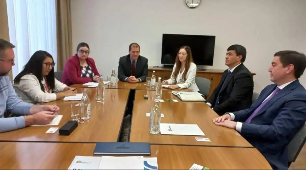 Фермерлерді қолдау: Азық-түлік келісімшарт корпорациясы канадалық модельді зерделейді