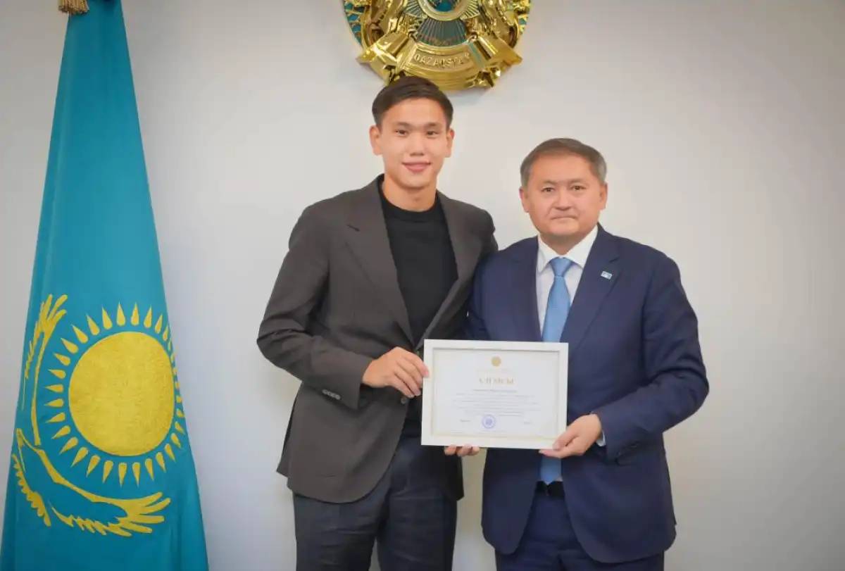 Шерхан Қалмұрзаға ректор гранты берілді