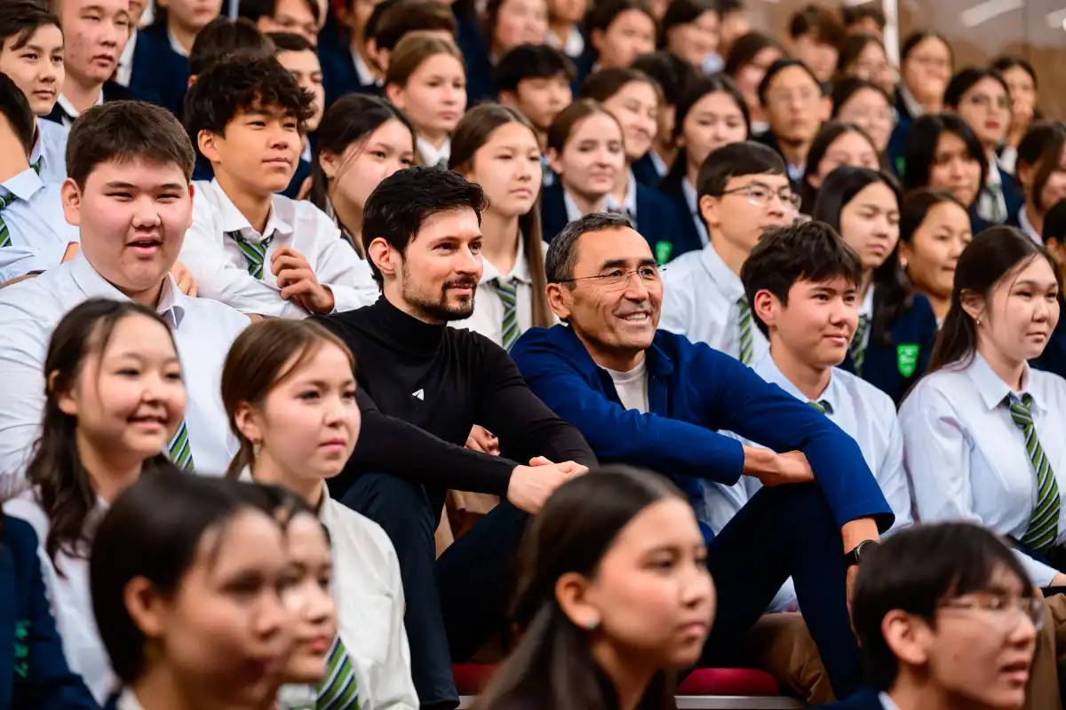 Дуров қазақстандық оқушыларды әлеуметтік желіге аз уақыт арнауға шақырды