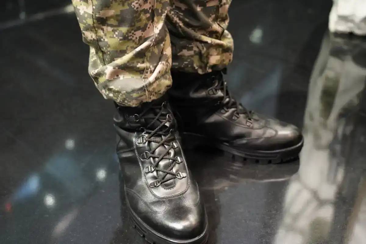 Алматыда сарбаз әскери бөлім ғимаратының үшінші қабатынан секіріп кетті